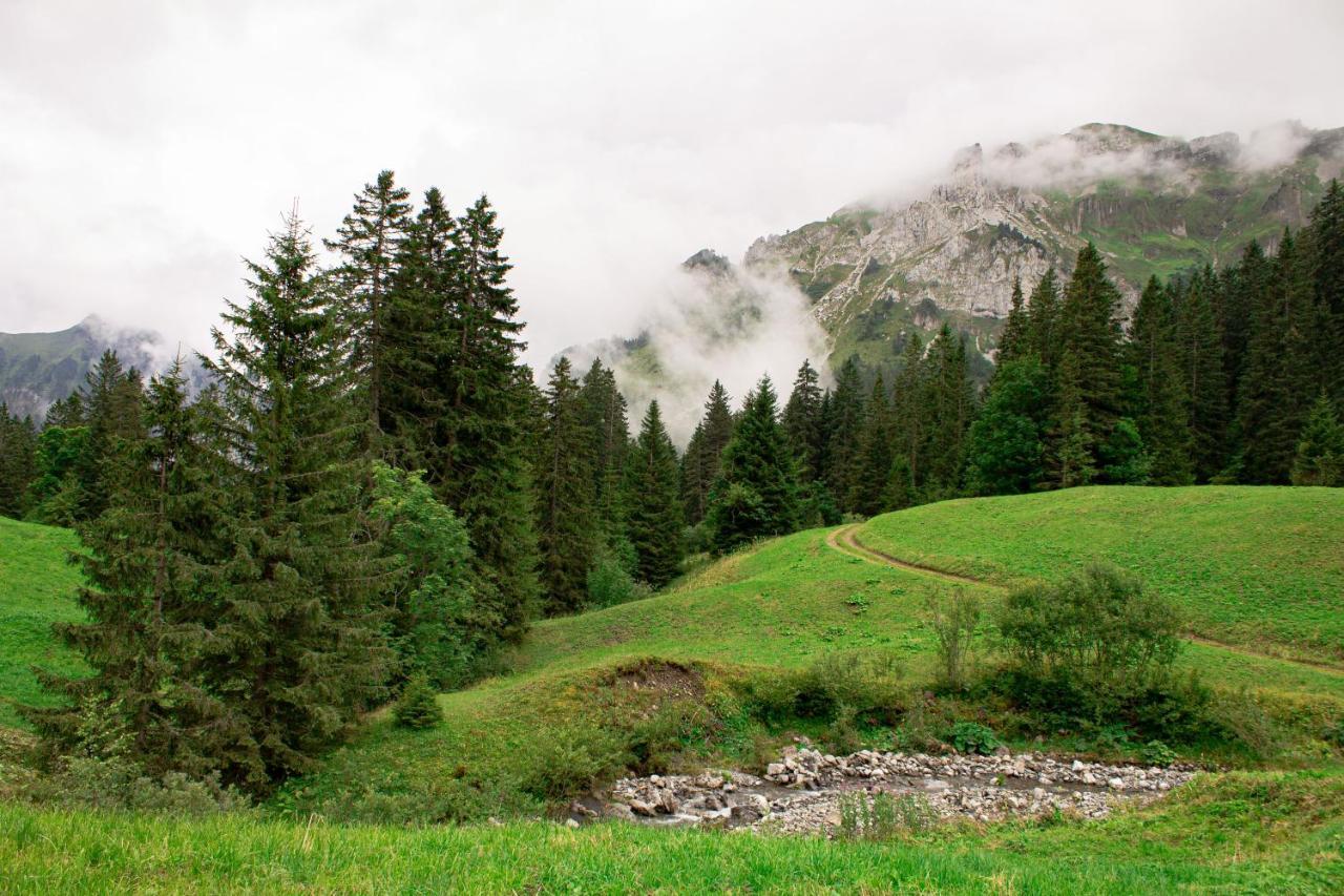 Berggasthaus Gitschenen Hotell Isenthal Exteriör bild