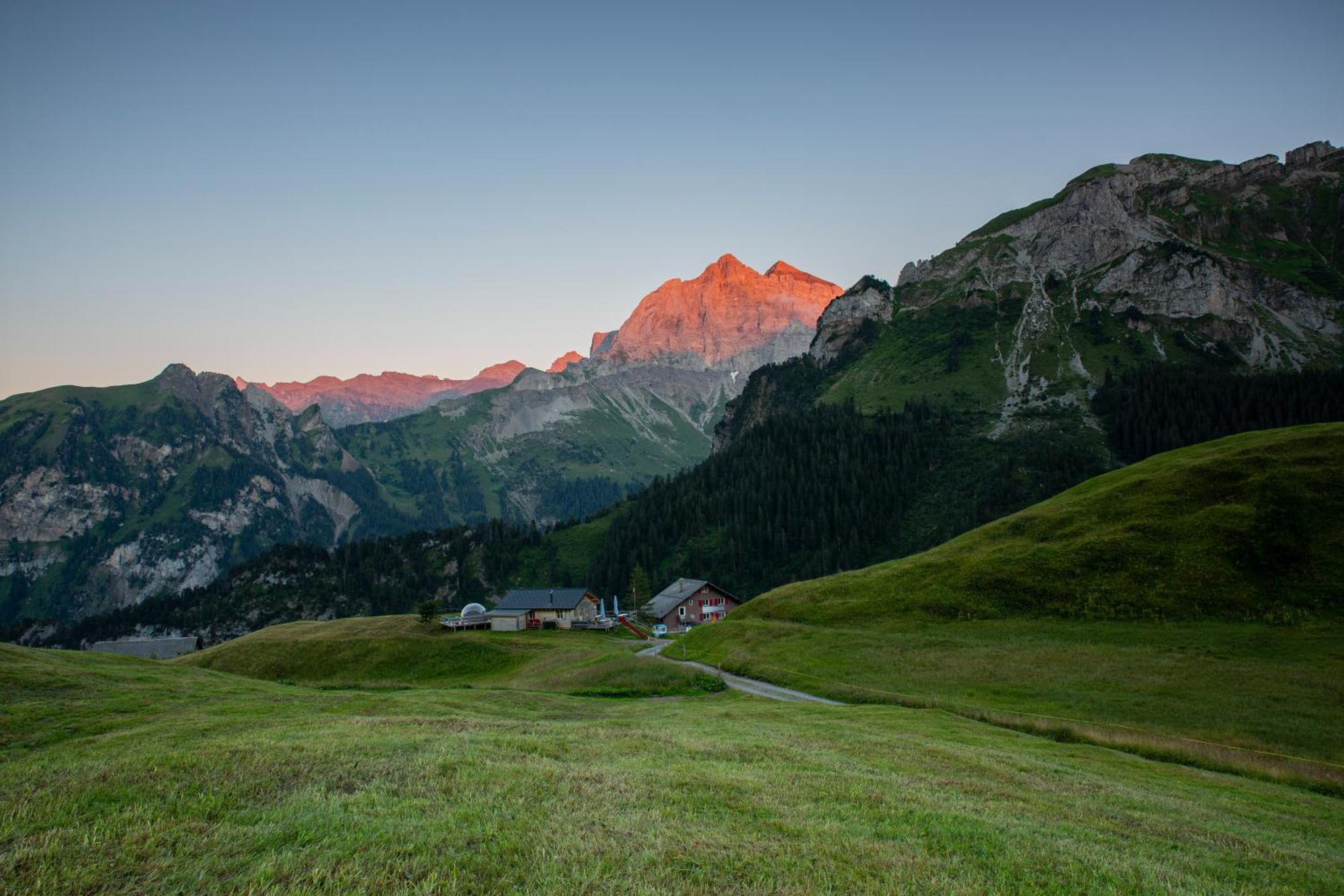 Berggasthaus Gitschenen Hotell Isenthal Exteriör bild