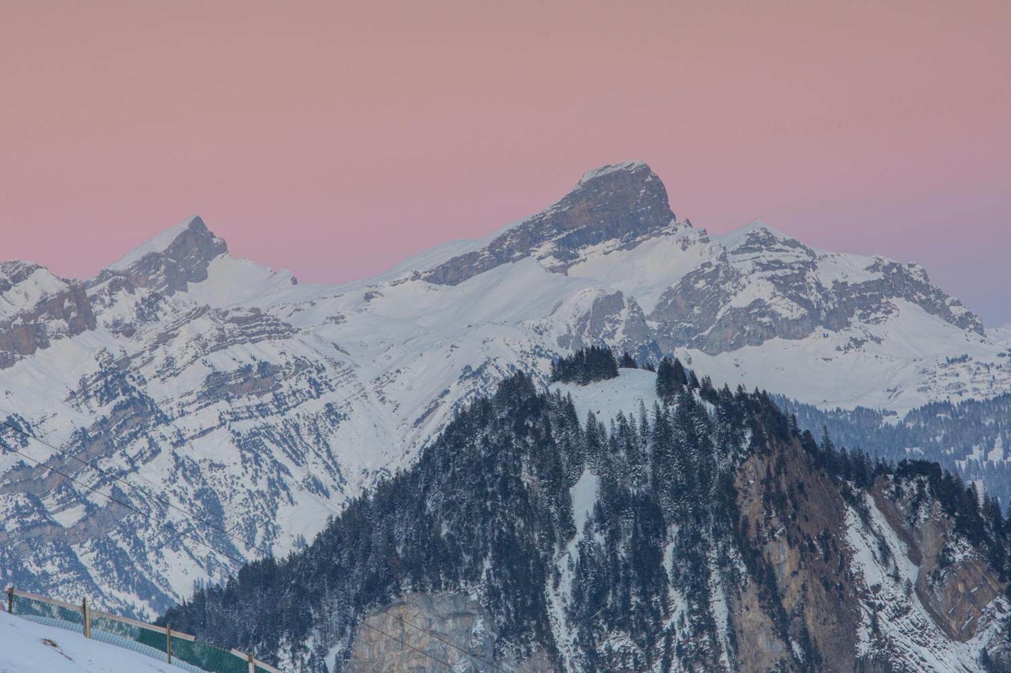 Berggasthaus Gitschenen Hotell Isenthal Exteriör bild