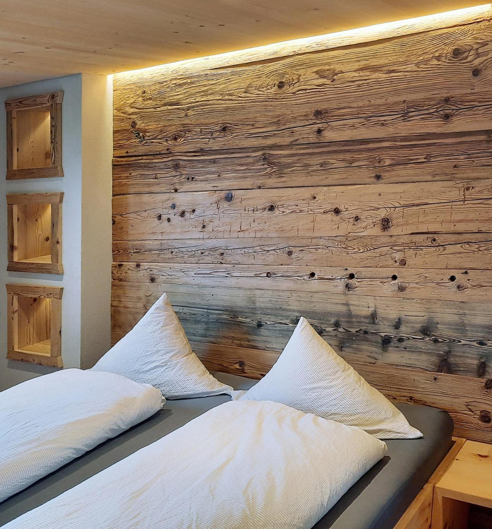 Berggasthaus Gitschenen Hotell Isenthal Exteriör bild